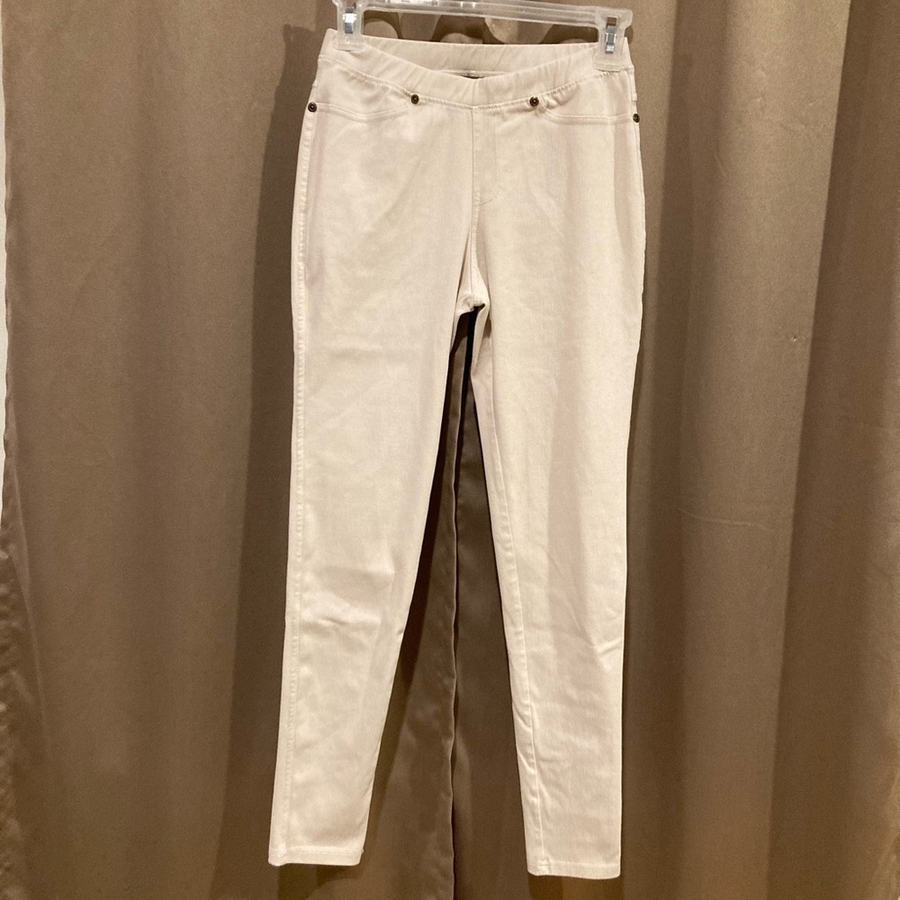 Lildy jeggings. Excellent condition. A great winter white color. Tapered legs.